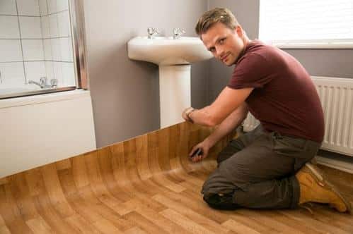 Arreglos rápidos y reversibles para pisos de baño feos